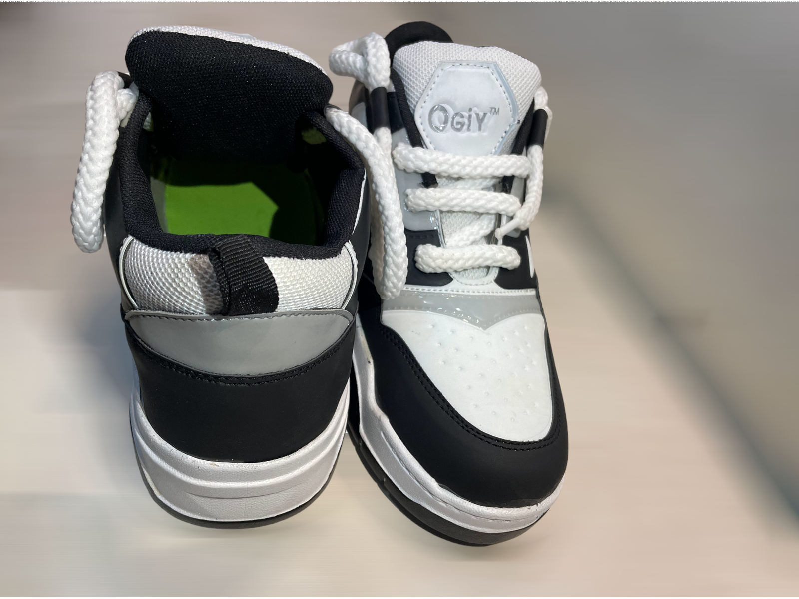 Sneaker
